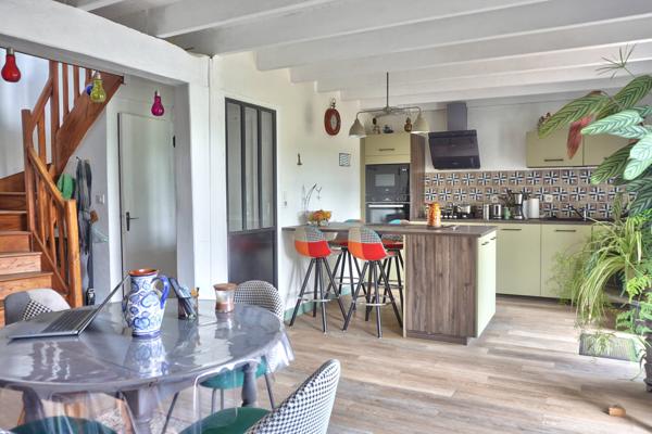 Ploufragan (22440) Propriété en pierre avec dépendances, terrain et bois