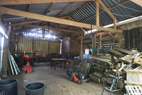 Ploufragan (22440) Propriété en pierre avec dépendances, terrain et bois
