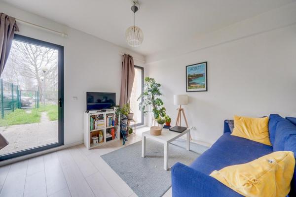 T2 traversant 50 m² avec parking Quais des Chartrons