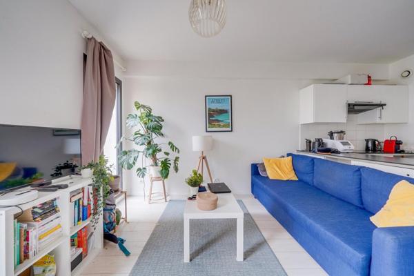 T2 traversant 50 m² avec parking Quais des Chartrons