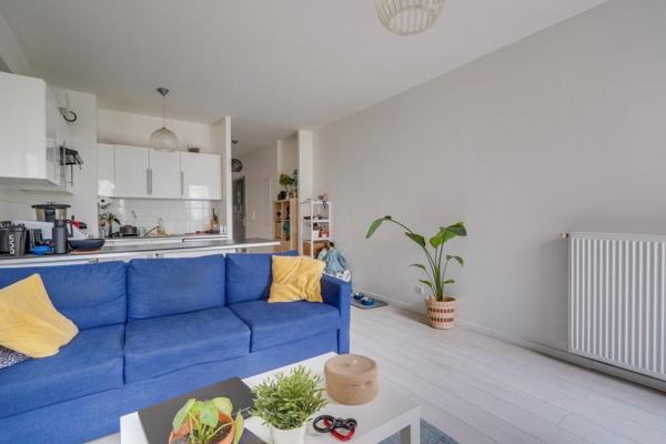 T2 traversant 50 m² avec parking Quais des Chartrons