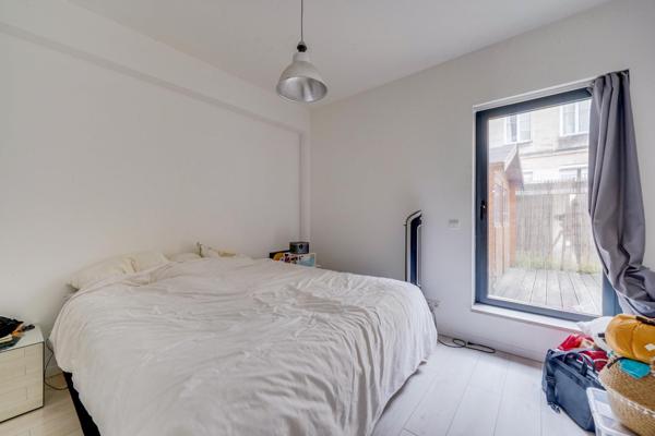 T2 traversant 50 m² avec parking Quais des Chartrons