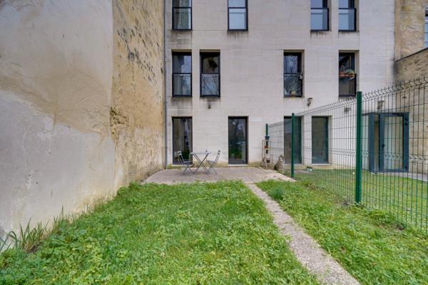 T2 traversant 50 m² avec parking Quais des Chartrons