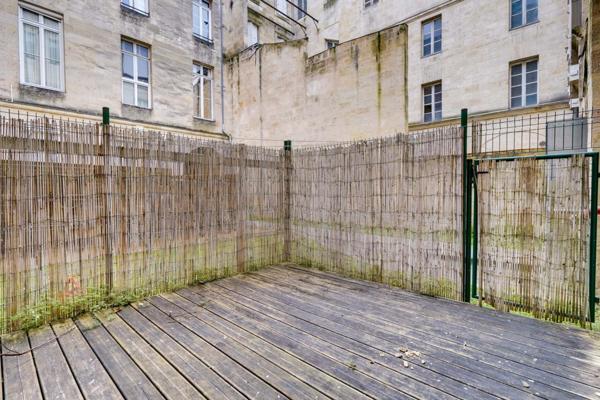 T2 traversant 50 m² avec parking Quais des Chartrons