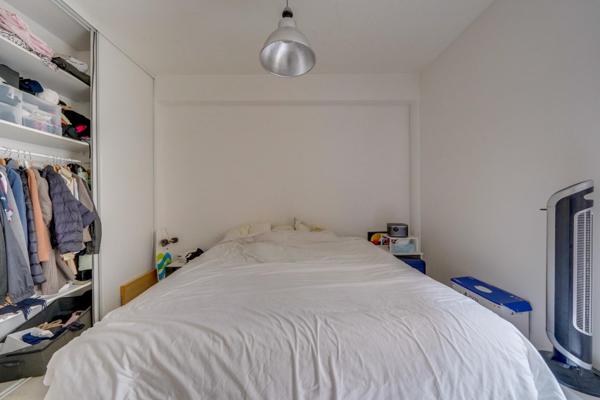 T2 traversant 50 m² avec parking Quais des Chartrons