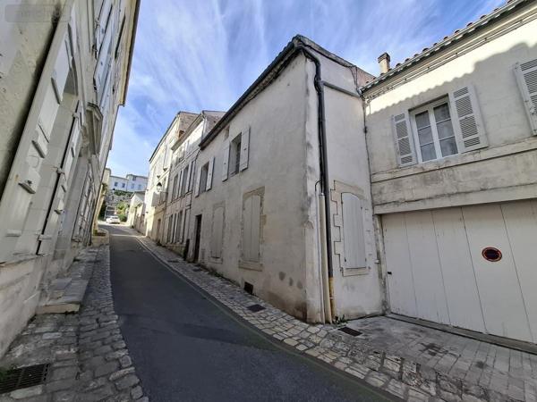 Appartement à vendre à Saintes en Charente-Maritime (17100), ref : 17111-727