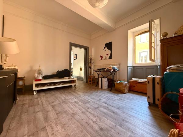 Lodève (34700) EXCLUSIVITÉ – IMMEUBLE DE CARACTÈRE – LODÈVE