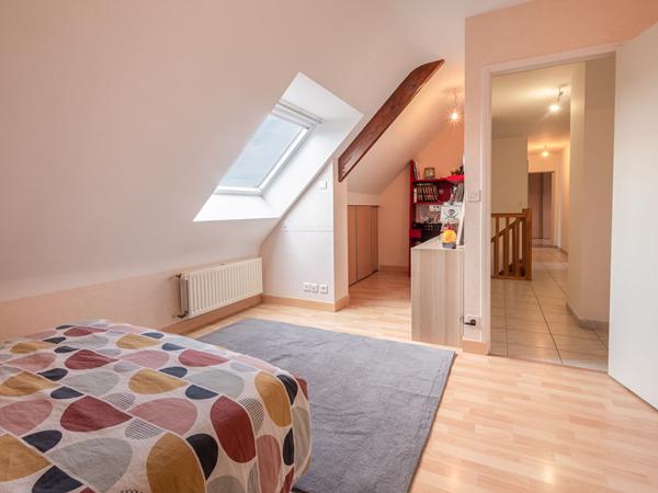 Maison limite ANGERS et SAINT BARTHELEMY D'ANJOU de 7 pièces avec 5 chambres, 147 m² habitables avec jardin et garage !