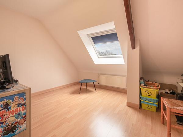 Maison limite ANGERS et SAINT BARTHELEMY D'ANJOU de 7 pièces avec 5 chambres, 147 m² habitables avec jardin et garage !