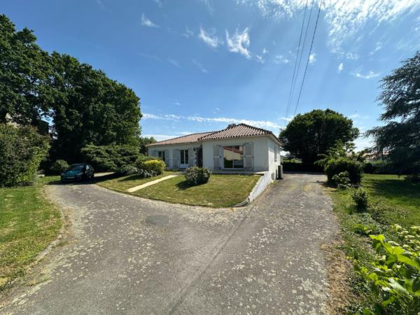 Maison à vendre à AIZENAY - 117m² avec 2000 m² de terrain, proche du centre