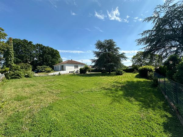 Maison à vendre à AIZENAY - 117m² avec 2000 m² de terrain, proche du centre