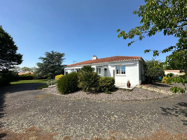 Maison à vendre à AIZENAY - 117m² avec 2000 m² de terrain, proche du centre