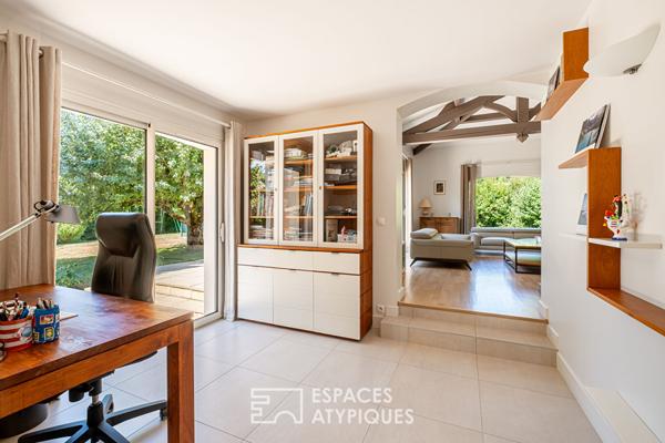 Maison familiale avec piscine et jardin paysagé