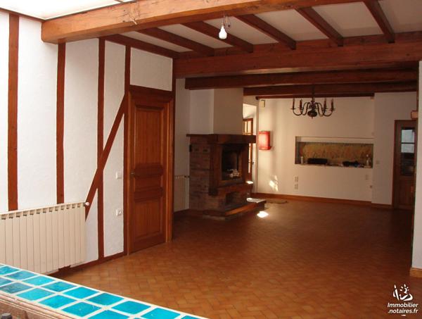 Un immeuble à usage mixte d’habitation et de commerce situé à NOEUX LES MINES, rue Nationale.