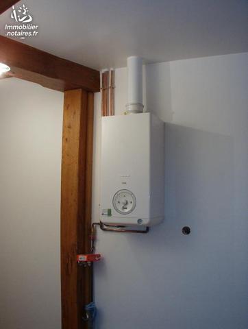 Un immeuble à usage mixte d’habitation et de commerce situé à NOEUX LES MINES, rue Nationale.