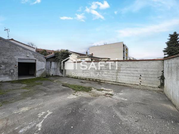 Local d’activité 300 m² avec bureau et extérieur – Toulouse