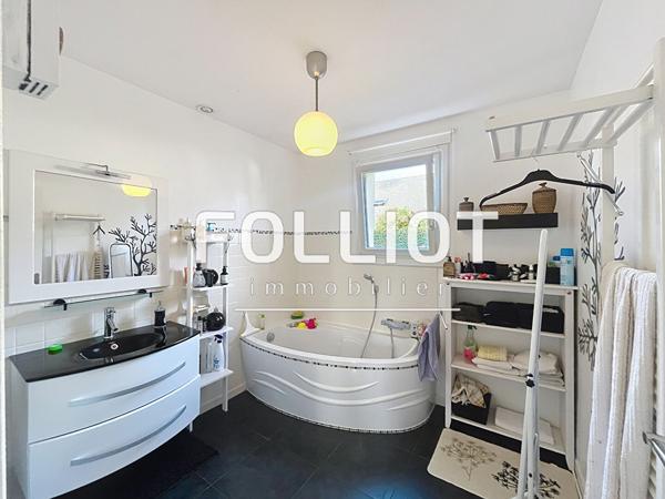 EXCLUSIVITÉ CABINET FOLLIOT BRÉHAL MAISON FAMILIALE AVEC VIE DE PLAIN-PIED À BRÉHAL