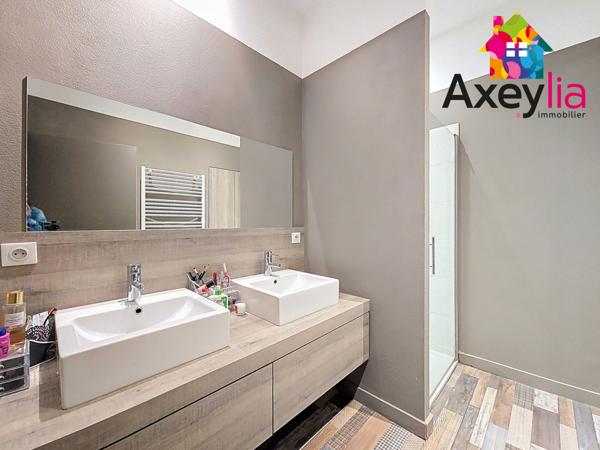 Roanne (42300) A VENDRE - ROANNE - MAISON AVEC TERRASSE, PISCINE ET GARAGE