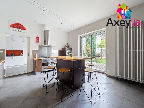 Roanne (42300) A VENDRE - ROANNE - MAISON AVEC TERRASSE, PISCINE ET GARAGE