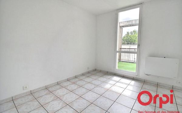 Appartement à vendre    5 pièces • 92,88 m2 Montigny-le-Bretonneux