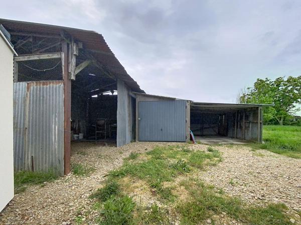 A vendre, maison de plain-pied de 80m2, trois chambres avec un terrain de plus de 1300m2