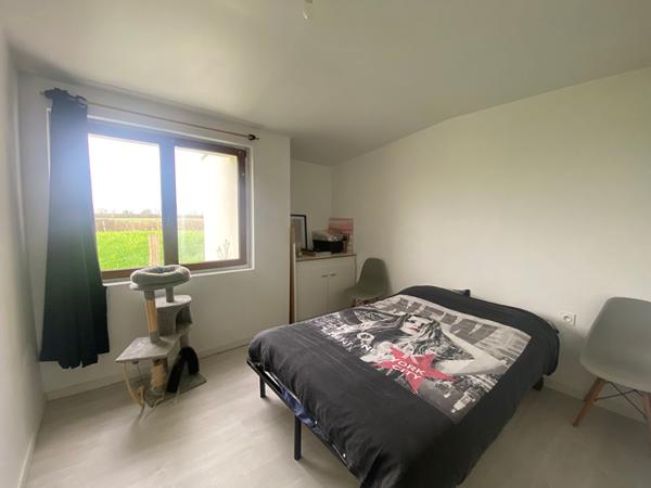A vendre, maison de plain-pied de 80m2, trois chambres avec un terrain de plus de 1300m2