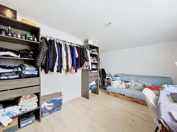 A vendre, maison de plain-pied de 80m2, trois chambres avec un terrain de plus de 1300m2