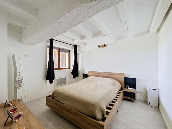 A vendre, maison de plain-pied de 80m2, trois chambres avec un terrain de plus de 1300m2