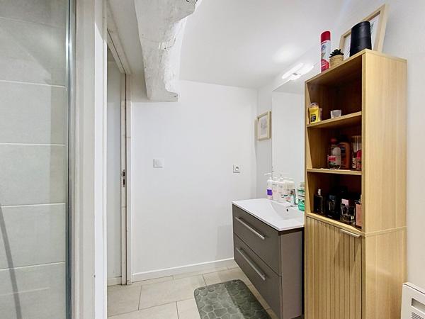 A vendre, maison de plain-pied de 80m2, trois chambres avec un terrain de plus de 1300m2