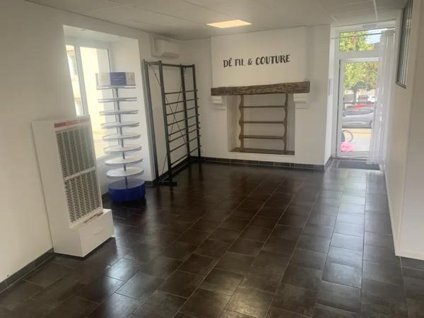 MMEUBLE DE RAPPORT MIXTE LOUÉ CENTRE COMMERCE ET APPARTE
