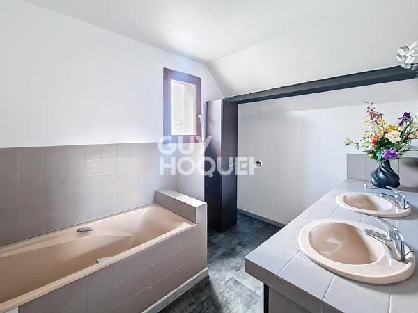 MAISON À LOUER DE 7 PIÈCES DE 160,00 M²