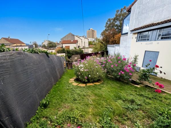 MAISON INDIVIDUELLE - 3 PIECES -ISSY-LES-MOULINEAUX - VUE TOUR EIFFEL - TERRASSE - JARDIN