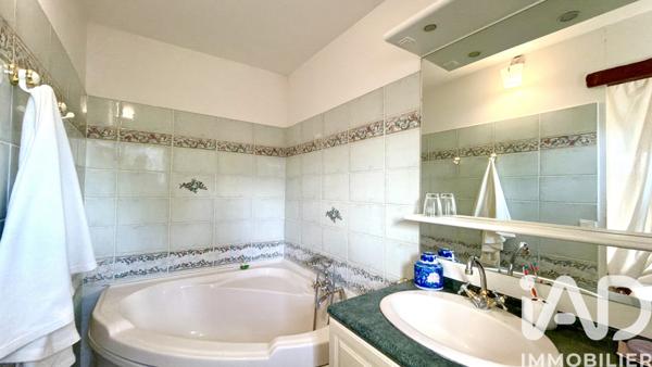 Maison à vendre 5 pièces 154 m² Entraigues-sur-la-Sorgue