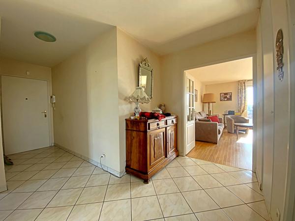 Appartement 3 pièces - 82m² - Résidence standing