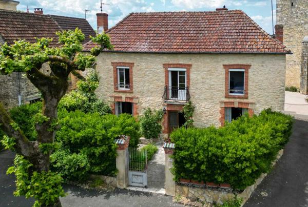 Maison ancienne - Cazals Secteur Cazals - Belle maison de village en pierre, grange, espace terrain