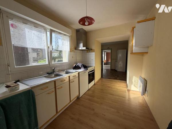 2035 - MORLAIX - MAISON AVEC VIE DE PLAIN PIED ET JARDIN DE 420M²