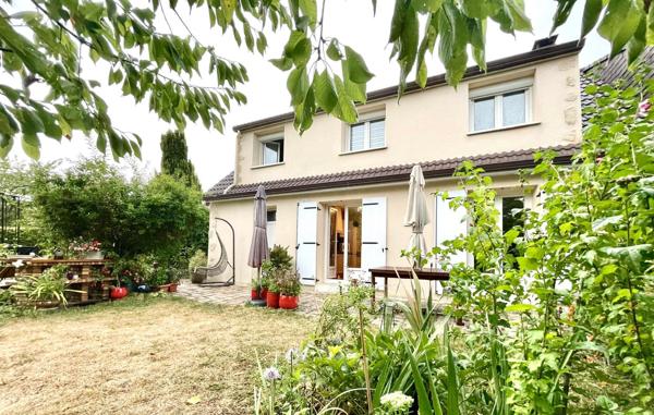 Maison
         5 pièces
        - 100 m² 370 000 € *