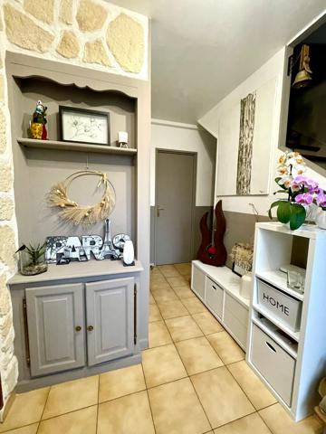 Maison
         5 pièces
        - 100 m² 370 000 € *