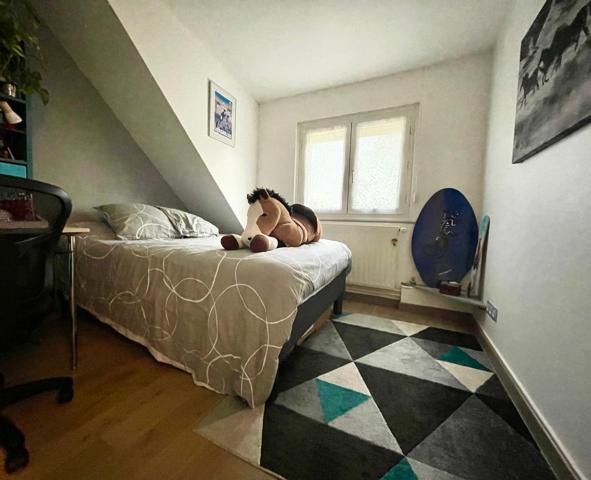 Maison
         5 pièces
        - 100 m² 370 000 € *