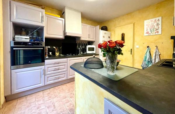 Maison
         5 pièces
        - 100 m² 370 000 € *
