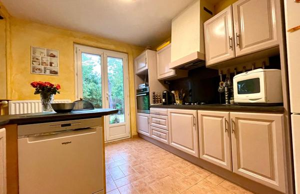 Maison
         5 pièces
        - 100 m² 370 000 € *