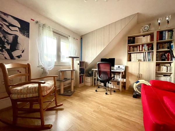Maison
         5 pièces
        - 100 m² 370 000 € *