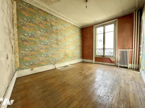 GENTILLY / GARE R.E.R. - APPARTEMENT 3 PIÈCES AVEC BALCON A RÉNOVER + CAVE