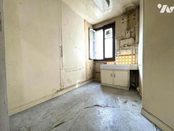 GENTILLY / GARE R.E.R. - APPARTEMENT 3 PIÈCES AVEC BALCON A RÉNOVER + CAVE