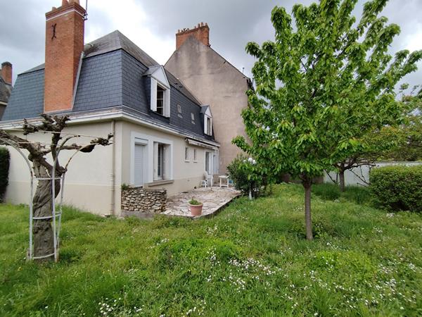 Maison Saint Pierre Des Corps 4 pièce(s) 132 m2 proche gare TGV, commerces, écoles, Fil bleu, tram