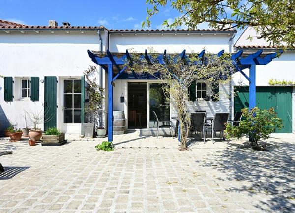 Maison à vendre    5 pièces •  La Flotte