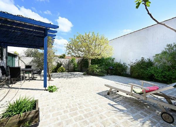 Maison à vendre    5 pièces •  La Flotte