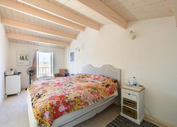 Maison à vendre    5 pièces •  La Flotte