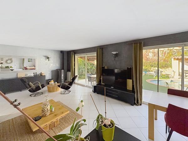 Aubagne Napollon ? Maison T5 121 m² plain-pied avec piscine et cadre agréable