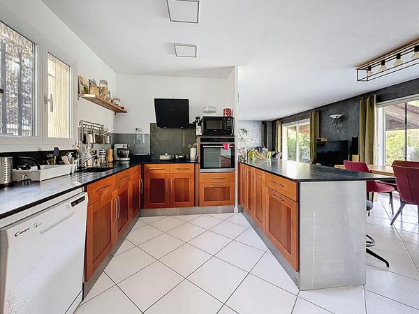 Aubagne Napollon ? Maison T5 121 m² plain-pied avec piscine et cadre agréable